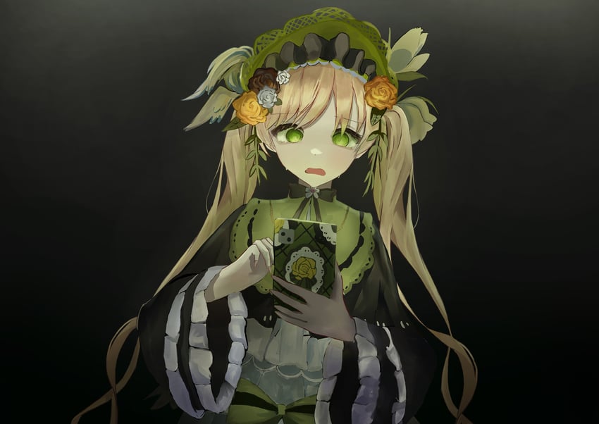 魔法少女的小镇审判、外能范奈 黑色背景 黑色小披肩 黑花 黑玫瑰 金发
