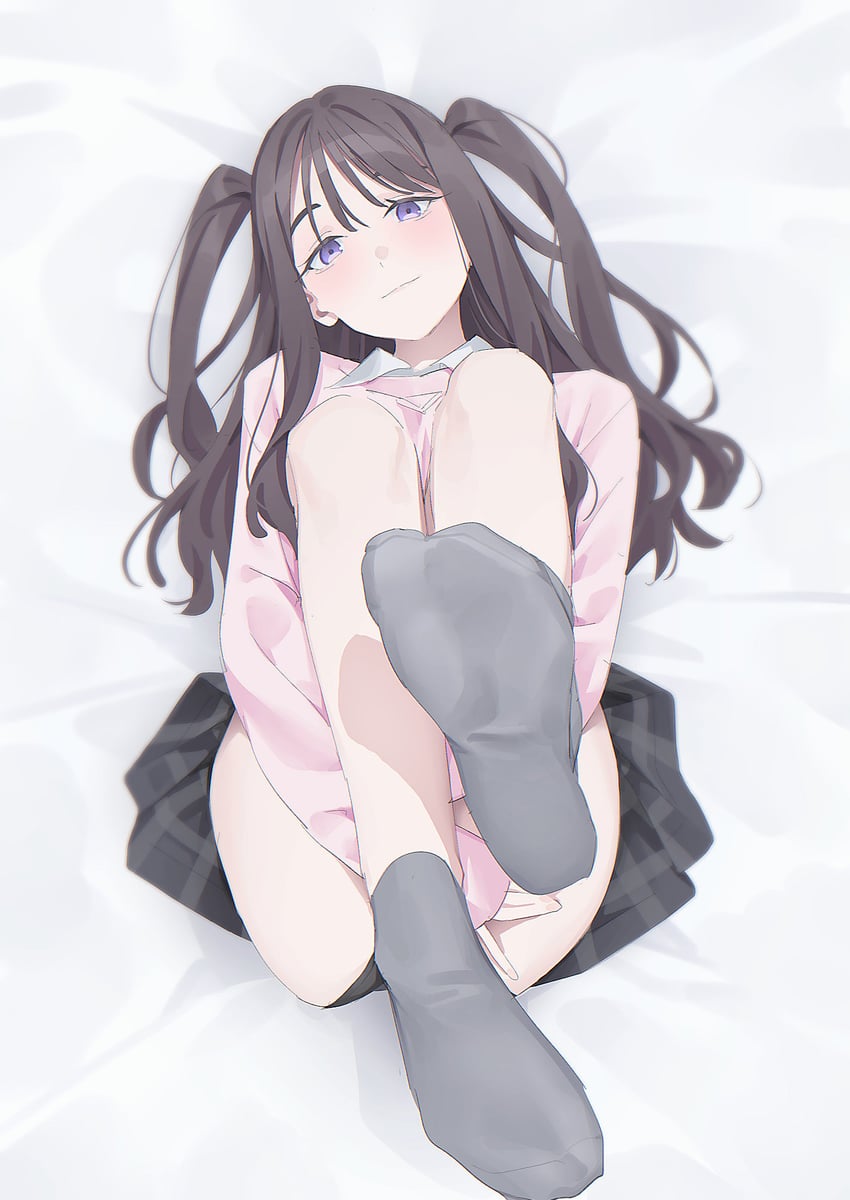 原创 1名女孩 黑发 黑色内裤 黑色裙子 有领衬衫