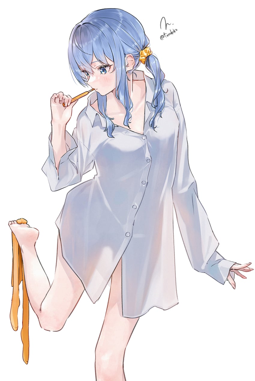 Hololive、星街彗星 1名女孩 蓝眼 蓝发 发丝垂在眼睛之间 大码衣物
