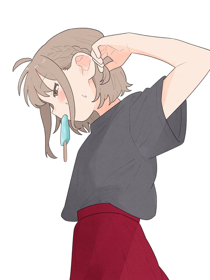 原创 1名女孩 举手 棕发 食物 嘴里含着食物
