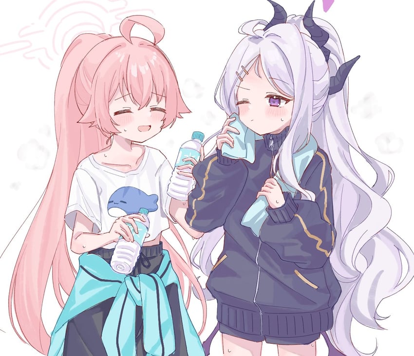 蔚蓝档案、空崎日奈、星野 (碧蓝档案) 2名女孩 呆毛 瓶子 乳房 恶魔娘