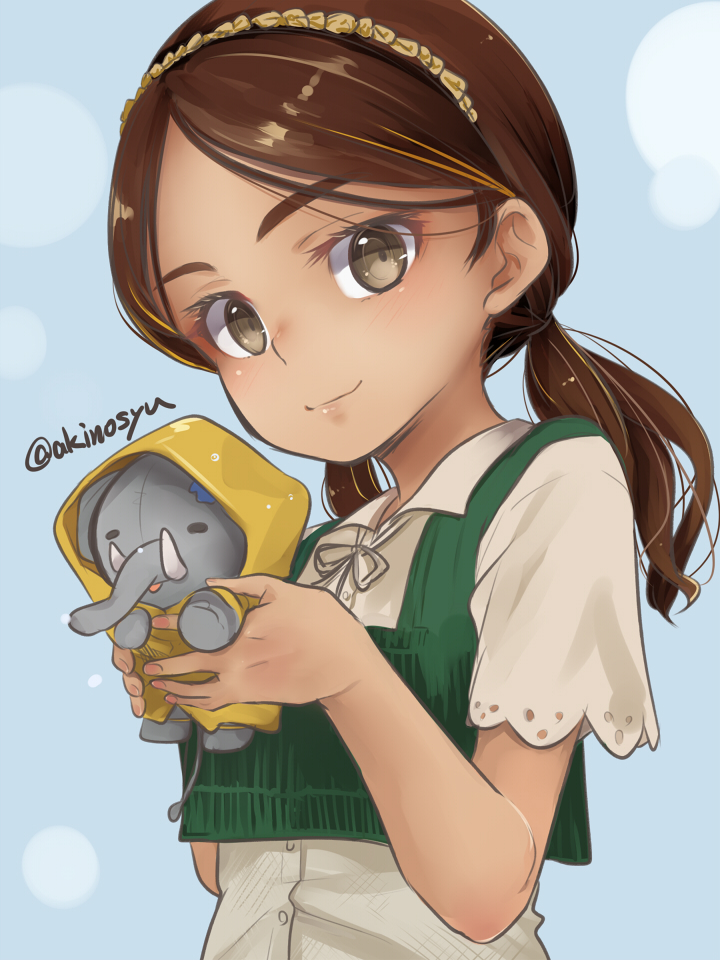 二次元插画 1名女孩 蓝色背景 棕眼睛 棕发 有领衬衫
