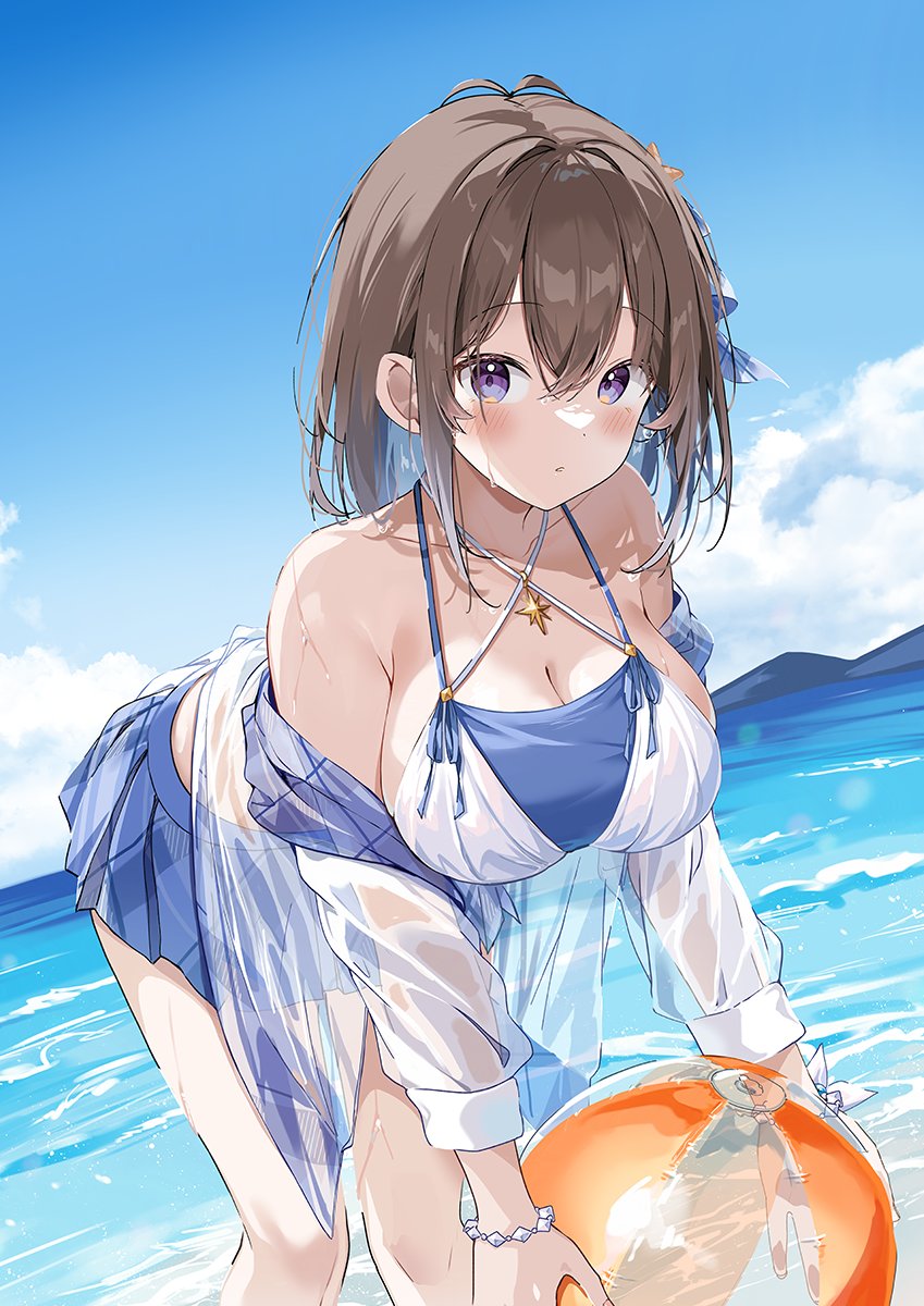 原创、哇哇酱 1名女孩 球 沙滩球 比基尼 蓝天
