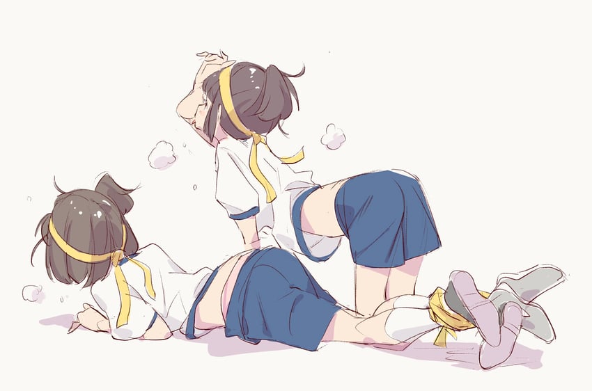 二次元插画 2名女孩 四肢着地 蓝色短裤 棕发 全身
