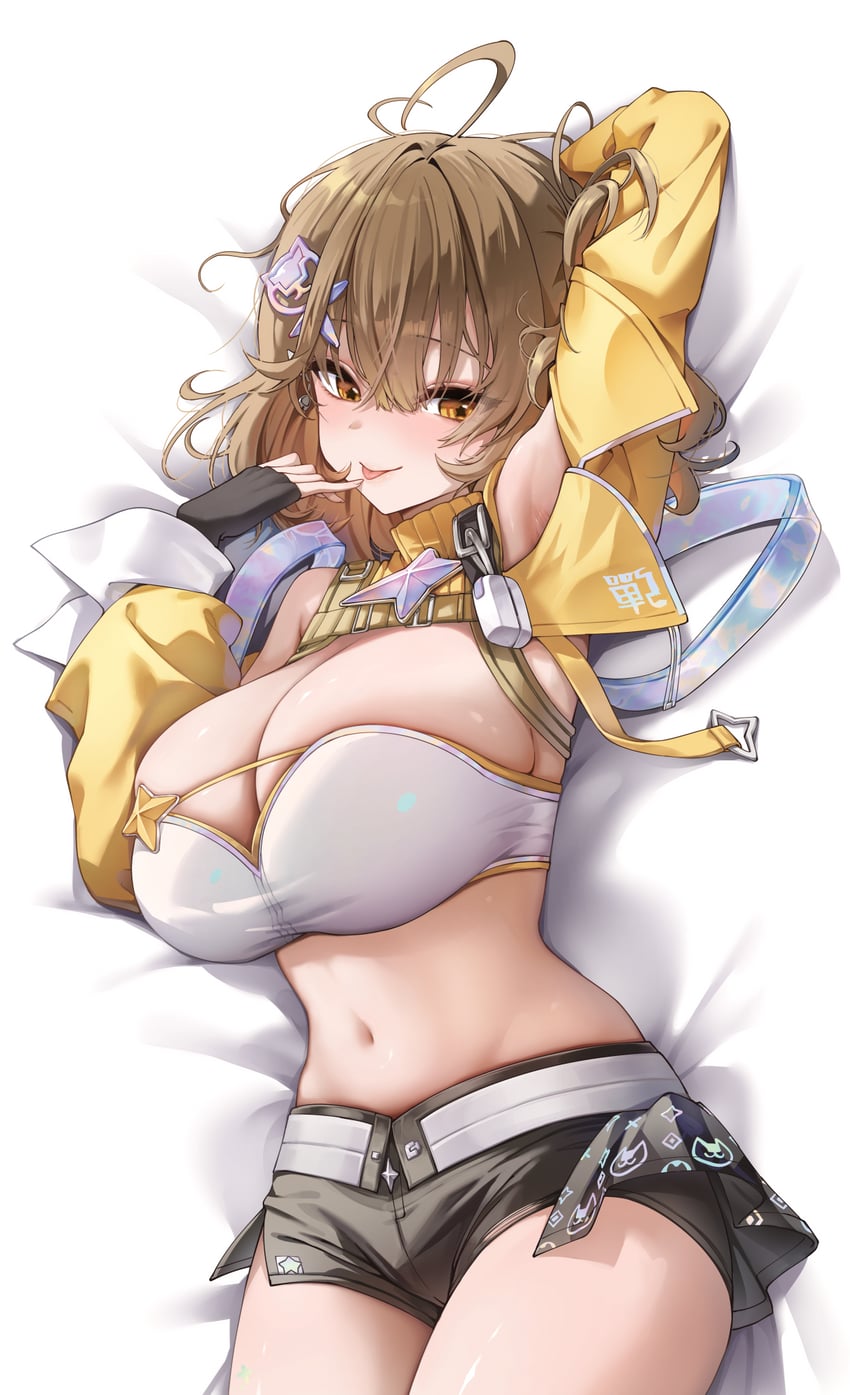 胜利女神：妮姬、阿尼斯(妮姬) 1名女孩 :p 呆毛 手放在头后 腋下