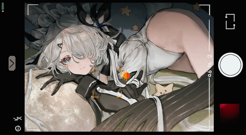 原创 1名女孩 黑色手套 蓝眼 糖果 闭嘴