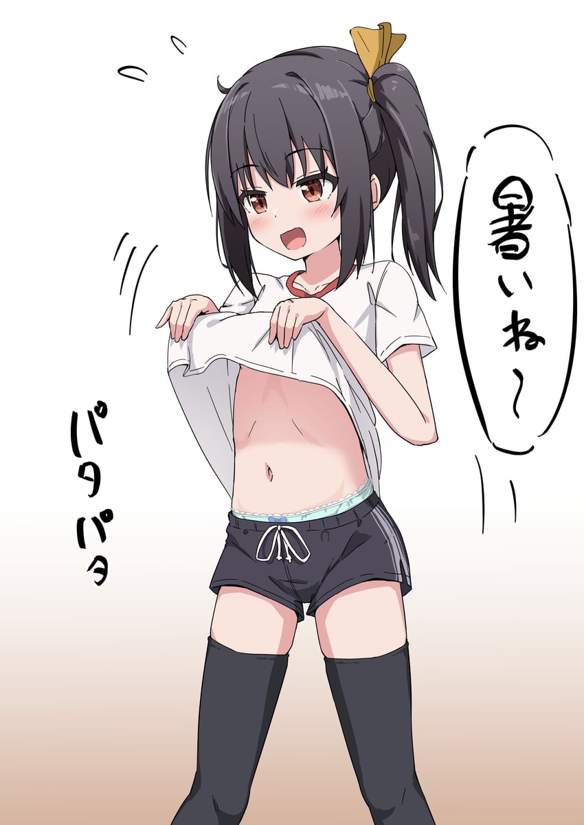 原创 1名女孩 黑发 黑色短裤 黑色过膝袜 棕色背景