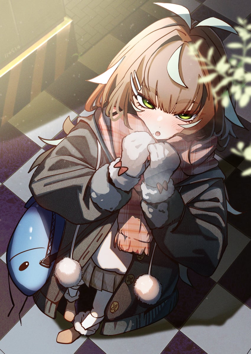 原创 1名女孩 包 黑色大衣 黑色裙子 蓝色包包