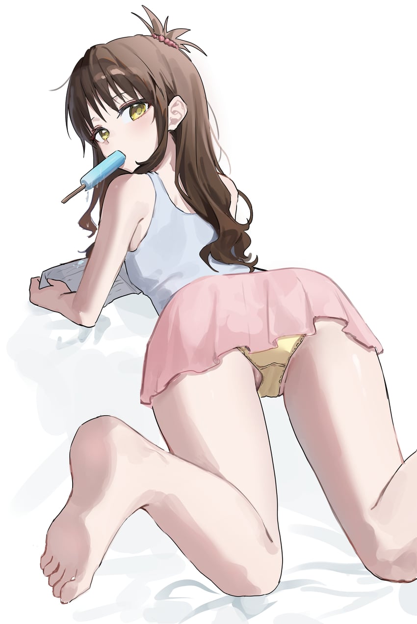 出包王女、结城美柑 1名女孩 屁股 裸腿 露肩 赤脚