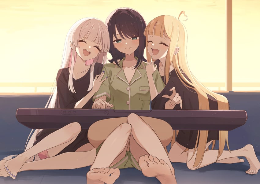 超辉夜姬!、辉夜 (超辉夜姬!)、留奈美八千代 3人女子 呆毛 逆光 赤脚 黑发