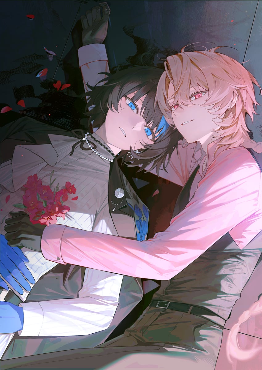 原创 2个男孩 腰带 黑色皮带 黑色手套 黑发
