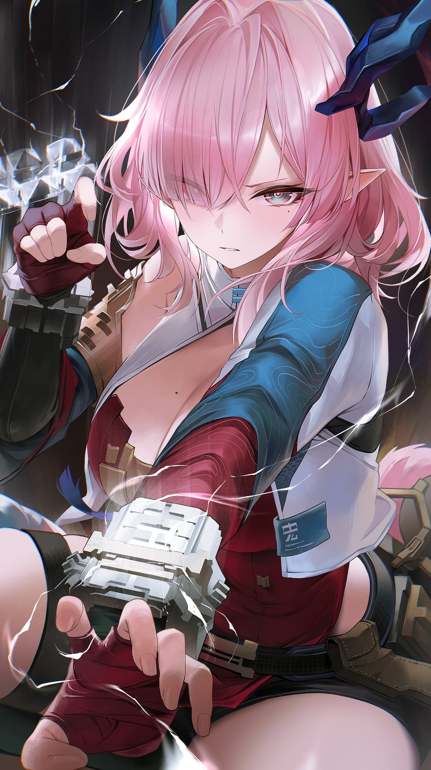 明日方舟、明日方舟：终末地、弥伏 (明日方舟) 1名女孩 黑色短裤 蓝角 乳房 乳沟