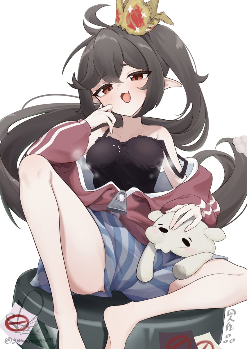 提卡尔、risty (trickcal) 1名女孩 呆毛 黑吊带背心 黑发 盒子
