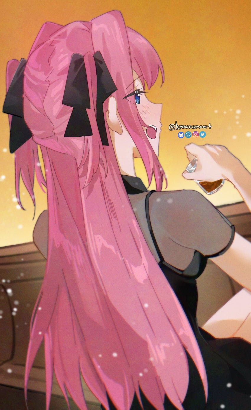 神稻牡丹：醉态如百合之花、上伊那牡丹 1名女孩 黑色连衣裙 黑色丝带 蓝眼 脸红