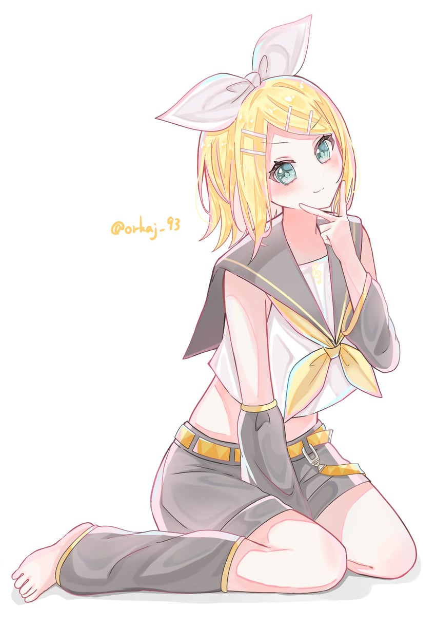 VOCALOID、镜音铃 1名女孩 赤脚 腰带 黑色水手领 黑色短裤