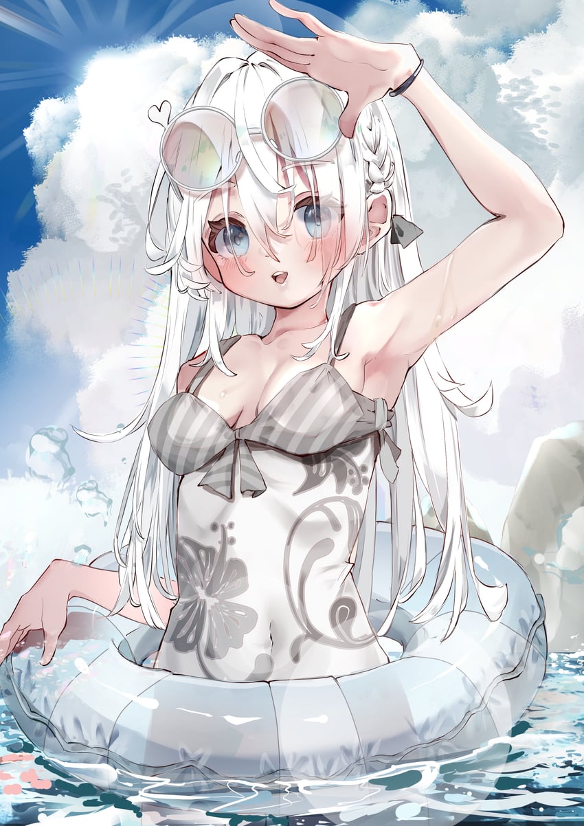 原创 1名女孩 举手 蓝眼 脸红 乳房