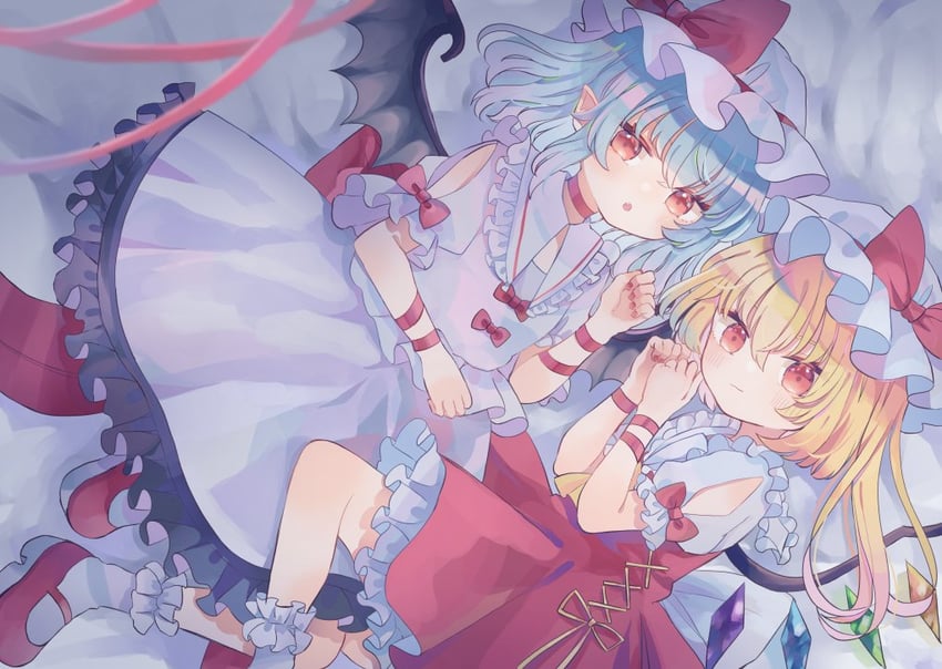 东方Project、芙兰朵露·斯卡蕾特、蕾米莉亚·斯卡蕾特 2名女孩 改装服装 后背蝴蝶结 蝙蝠翅膀 金发