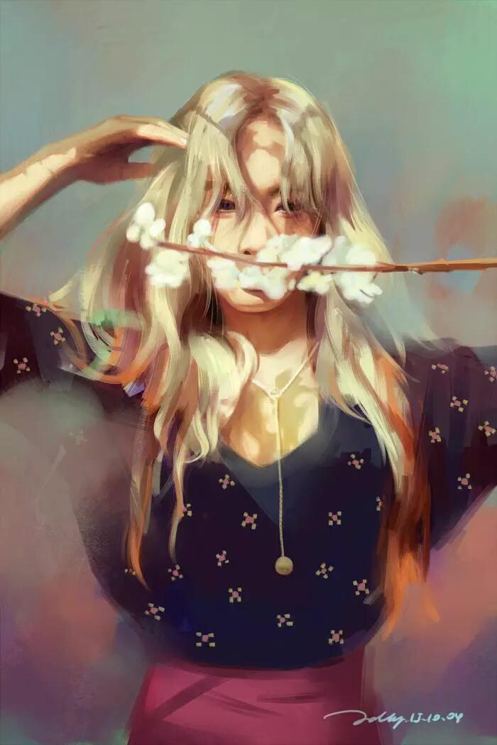 少女时代、金泰妍 (少女时代) 1名女孩 黑衬衫 金发 珠宝 长发