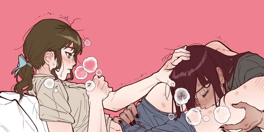 原创 2名女孩 黑色指甲 蓝眼 蓝色短裤 脸红