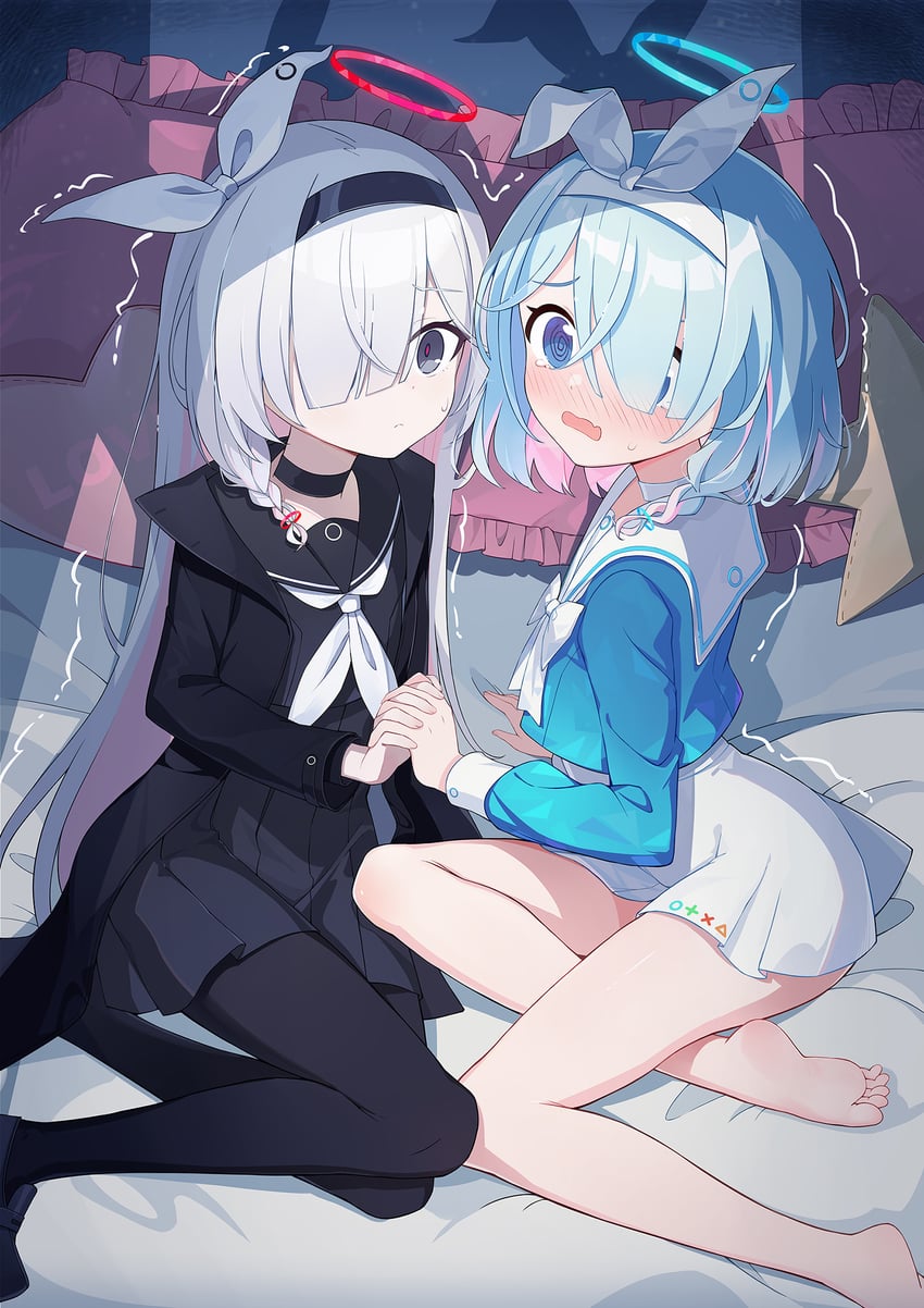 蔚蓝档案、阿罗娜 (蔚蓝档案)、普拉娜 (蔚蓝档案) 2名女孩 @_@ 手臂支撑 裸腿 赤脚