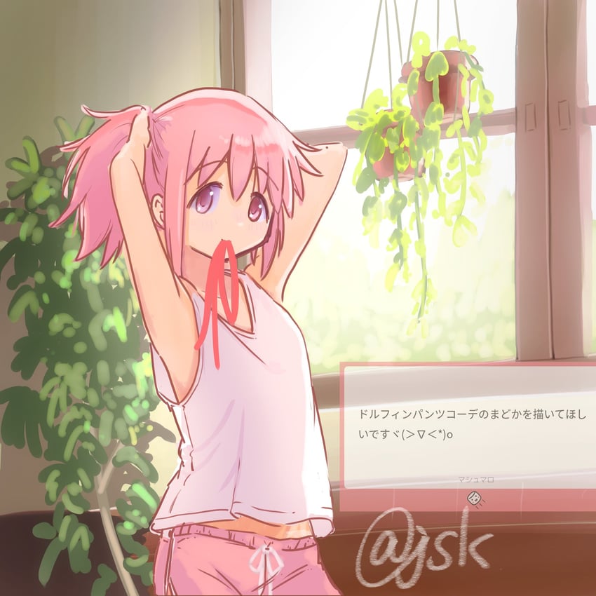魔法少女小圆、魔法少女小圆、鹿目圆 1名女孩 整理头发 吊挂植物 室内 看向观众