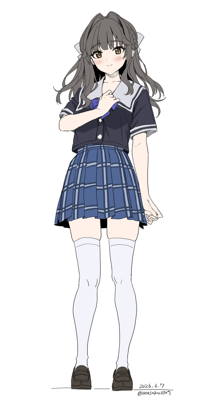 原创 1名女孩 黑衬衫 黑鞋 蓝色蝴蝶结 脸红