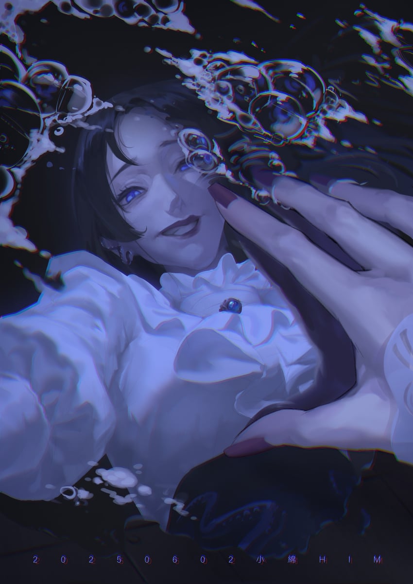 无期迷途、辛（无期迷途） 1名女孩 黑发 黑色裙子 蓝眼 坏笑