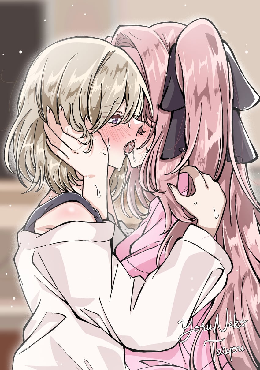 神稻牡丹：醉态如百合之花、上伊那牡丹、砺波伊吹 2名女孩 黑色丝带 模糊 模糊背景 脸红
