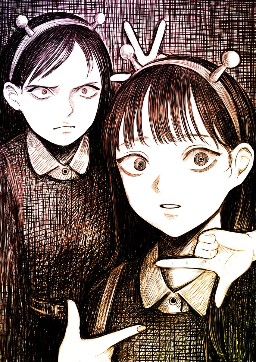原创 2名女孩 手臂放在侧边 举手 眼袋 腰带