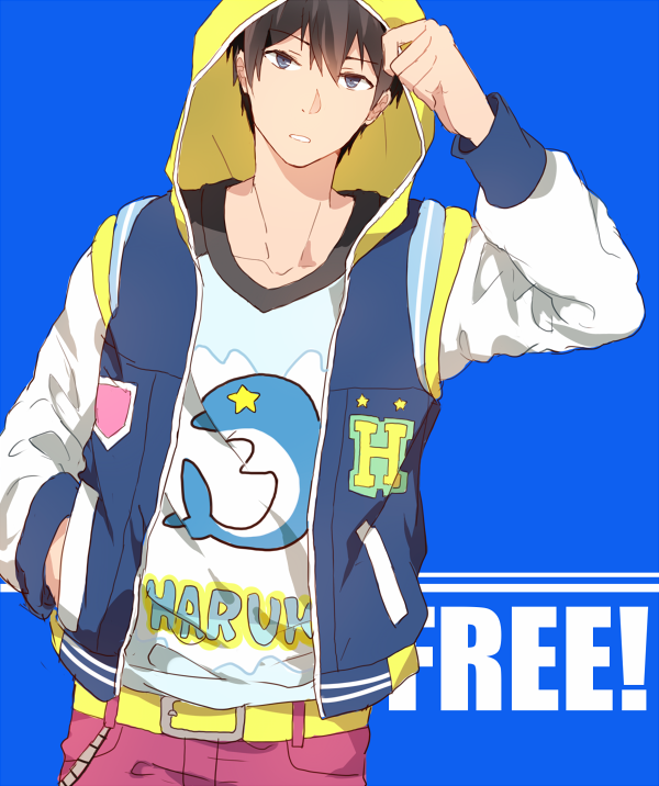 Free!、七濑遥 (Free!) 1名男孩 整理兜帽 蓝色背景 蓝眼 蓝色背心